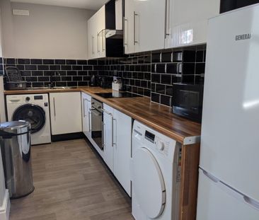 3 Bed Terraced House, Stanton Street, M11 - Photo 4