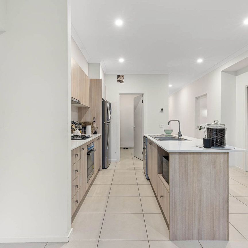 Modern Family Comfort in Alfredton - Photo 1