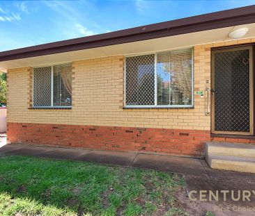 Bright and Modern | Ideal Location | Low Maintenance - Photo 4