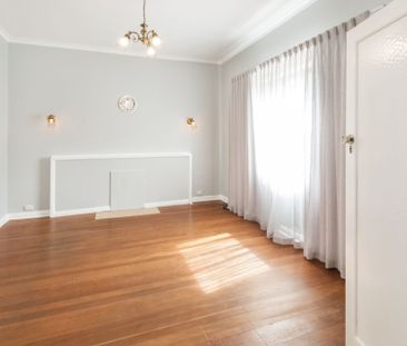 Bright, Friendly & Modern Two Bedroom Home in a Sought-After Location - Photo 2