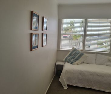 GLENDOWIE - 2 Bdrms - Fully Furnished with a Carpark - Photo 1