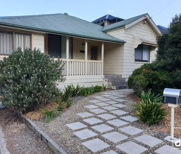 Character Cottage With Ocean Views - Photo 2