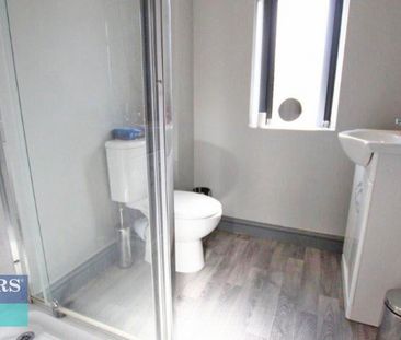 1 bedroom Flat To Let - Photo 2