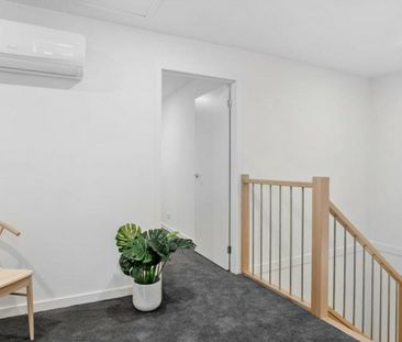 Mesmerising Two Storey Townhouse - Photo 6