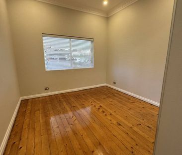3 Bedroom Duplex in Prime Kingsford Location - Photo 2