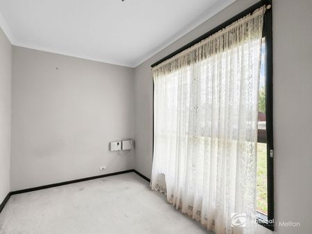 Charming Family Home in Convenient Mewlton West Location - Photo 5