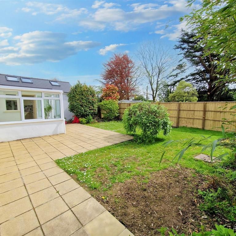 3 bedroom semi-detached bungalow to rent - Photo 1