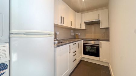 Latimer House, Potters Bar - Photo 3