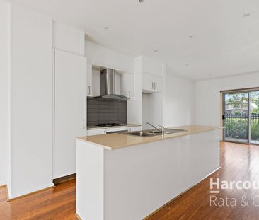 Spacious 3-Bedroom Home with Modern Amenities in Craigieburn - Photo 4