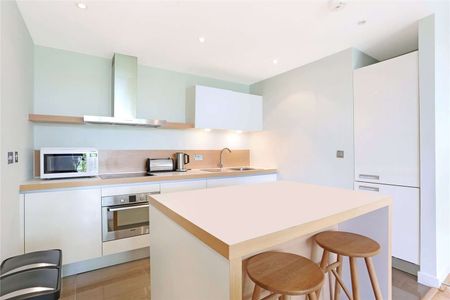 A well appointed furnished one bedroom apartment in the popular Grosvenor Waterside development. - Photo 2