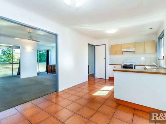 CABOOLTURE - FAMILY & STORAGE - Photo 1