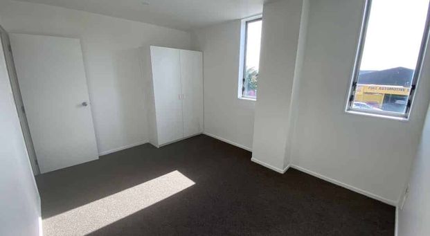 Renovated Otahuhu Apartment - Photo 1