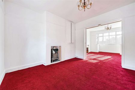 A three bedroom semi detached house to rent in the Town Centre - Photo 4