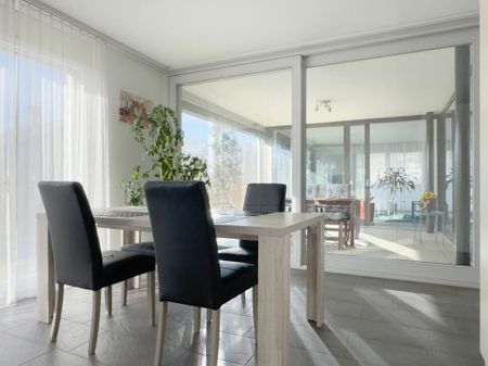 Moderne 3.5-Zimmerwohnung im Eigentumsstandard mit Loggia und Einstellhallenplatz - Photo 4