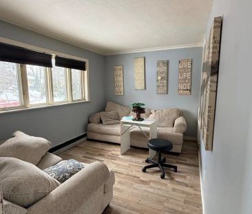 46 ELM GROVE AVENUE S - Photo 1