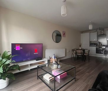 2 Bed Flat, Englefield House, RG30 - Photo 4