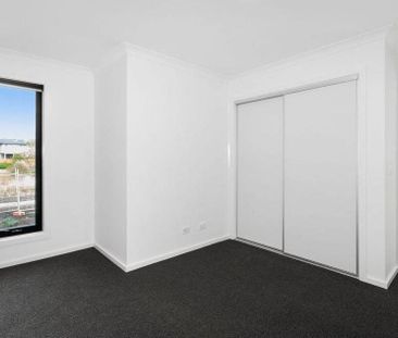 Spacious and Modern 3-Bedroom Home in Wollert - Photo 5