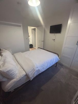 Room in a Shared Flat, Mary Neuner Road, N8 - Photo 1