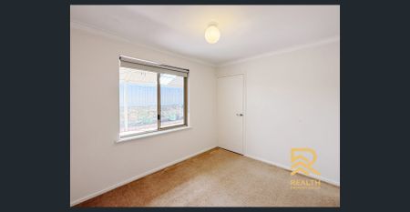 Perfect balance of modern living and low-maintenance lifestyle. - Photo 4