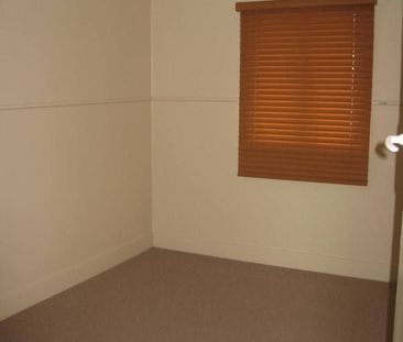 Ideal Location & Secure Living - Photo 2