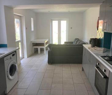 6 bedroom terraced house to rent - Photo 1