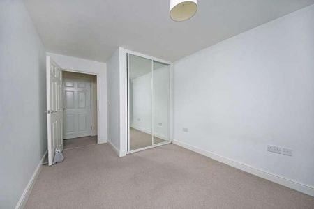 Gilbert White Close, UB6 - Photo 2