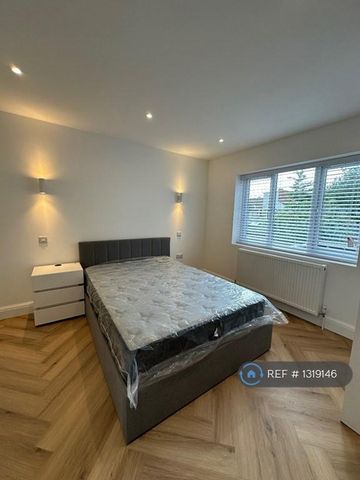 1 bedroom in a house share to rent - Photo 3