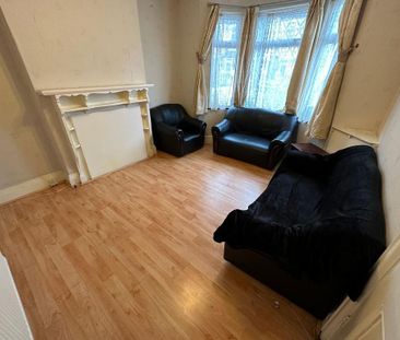 4 bedroom terraced house to rent - Photo 2
