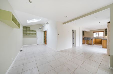 4 bedroom detached house to rent - Photo 2