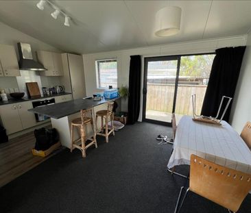 Three-bedroom Aramoho home - Photo 4