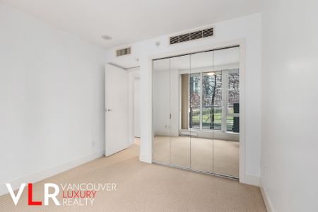 Townhouse in Vancouver West Side, BC - Photo 2