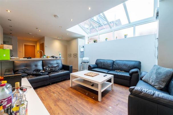 8 bedroom house to rent - Photo 1