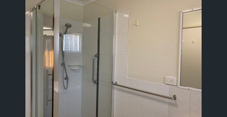 LOWSET FAMILY FRIENDLY HOME IN CLINTON - Photo 5