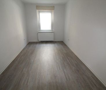 Perfekt für Singles - 1 Zimmer im EG mit Balkon und Fassadenvollwär... - Photo 1