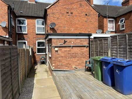 3 bedroom terraced house to rent - Photo 4