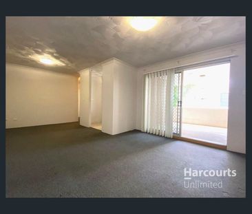 Spacious Two Bedroom Unit! - Photo 1