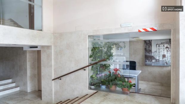 Room in a shared 7-bedroom apartment for rent in Almenara, couples not allowed - Photo 1