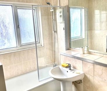 1 Bed Flat, Boultwood Road, E6 - Photo 4