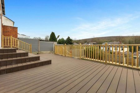 4 bedroom detached house to rent - Photo 3