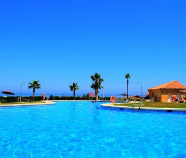 4 Bedroom Townhouse For Rent in Estepona, Málaga - Photo 6