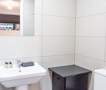 Studio Flat, Hanover House, NW2 - Photo 2