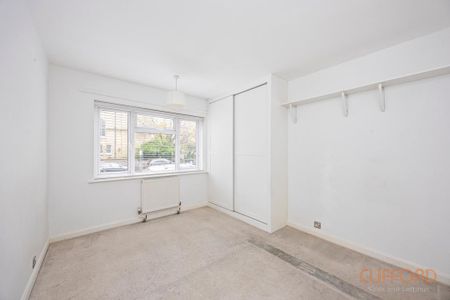 3 bedroom flat to rent - Photo 4
