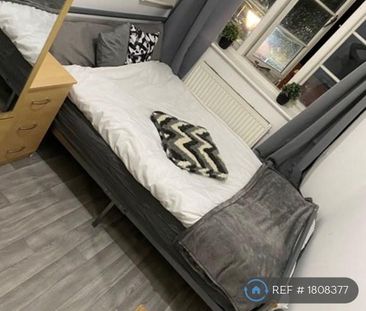 1 bedroom in a flat share to rent - Photo 4