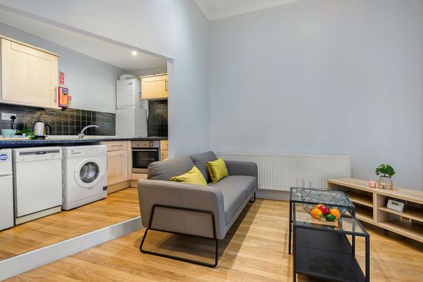 40 HYDE TERRACE Leeds - LS2 9LN - Photo 1