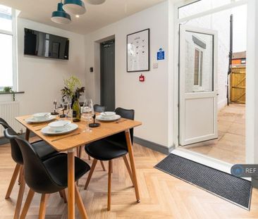 1 bedroom in a house share to rent - Photo 4