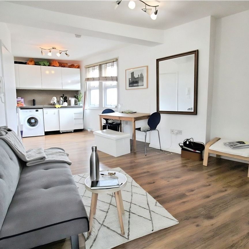 Wimbledon Park Road, London, SW18 5RJ - Photo 1