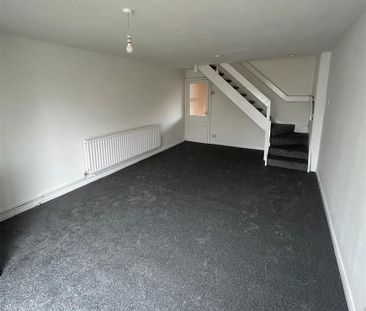 2 bedroom end of terrace house to rent - Photo 2