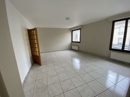 Location Appartement 4 pièces 104m² - Photo 2