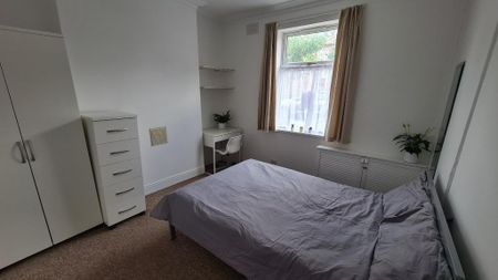 5 bedroom terraced house to rent - Photo 4