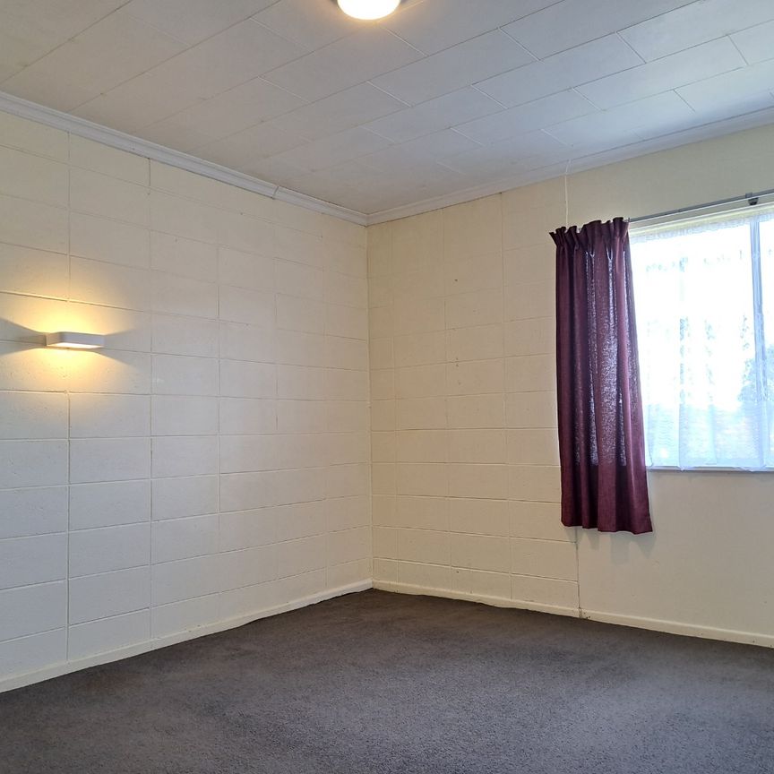 Sunny, Spacious & Super Convenient Two Bedroom in Wallaceville - Photo 1
